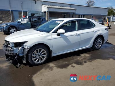 2024 TOYOTA CAMRY LE 4T1C11AK6RU203962 - główne zdjęcie licytacji z USA - miniatura
