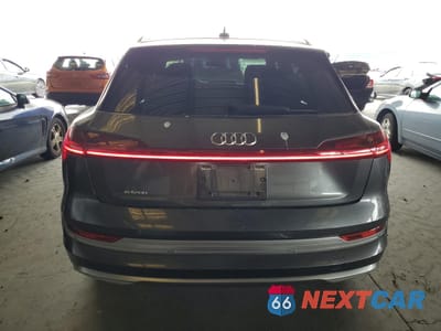 Zdjęcie 6 z 14 samochodu: 2019 AUDI E-TRON PRESTIGE VIN:WA1VAAGE3KB006077 - miniatura