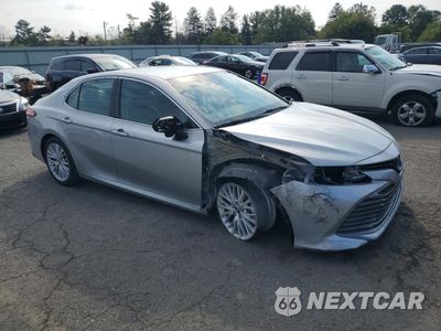 Czwarte zdjęcie samochodu z boku: 2018 TOYOTA CAMRY L VIN:4T1B11HK0JU058066 - miniatura