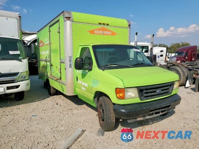 Czwarte zdjęcie samochodu z boku: 2005 FORD ECONOLINE E350 SUPER DUTY CUTAWAY VAN VIN:1FDWE35L75HB04893 - miniatura