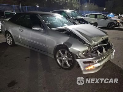Czwarte zdjęcie samochodu z boku: 2003 MERCEDES-BENZ CLK 320 VIN:WDBLK65G23T143243 - miniatura
