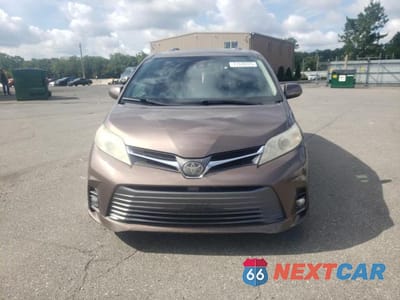 Piąte zdjęcie samochodu w środku: 2018 TOYOTA SIENNA XLE VIN:5TDYZ3DC3JS944887 - miniatura