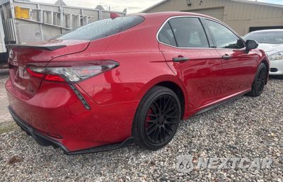 Czwarte zdjęcie samochodu z boku: 2020 TOYOTA CAMRY SE VIN:4T1G11AK9LU337101 - miniatura