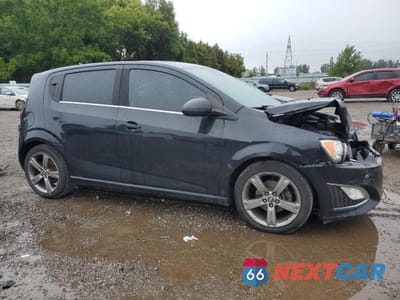 Czwarte zdjęcie samochodu z boku: 2015 CHEVROLET SONIC RS VIN:1G1JG6SB7F4132927 - miniatura
