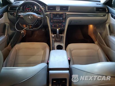 Zdjęcie 8 z 12 samochodu: 2017 VOLKSWAGEN PASSAT SE VIN:1VWGT7A34HC085200 - miniatura
