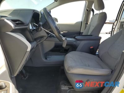 Zdjęcie 7 z 13 samochodu: 2021 TOYOTA SIENNA LE VIN:5TDKRKEC9MS042179 - miniatura