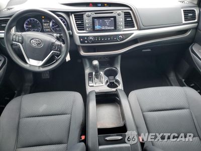 Zdjęcie 8 z 14 samochodu: 2019 TOYOTA HIGHLANDER LE VIN:5TDZARFH4KS060109 - miniatura