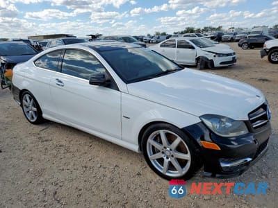 Czwarte zdjęcie samochodu z boku: 2013 MERCEDES-BENZ C 250 VIN:WDDGJ4HB7DG011248 - miniatura