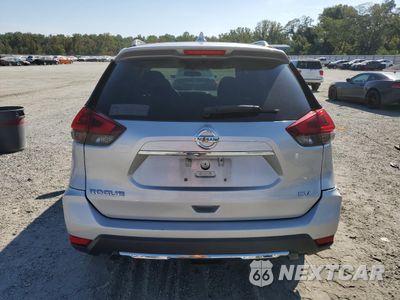 Zdjęcie 6 z 16 samochodu: 2018 NISSAN ROGUE S VIN:5N1AT2MTXJC800036 - miniatura
