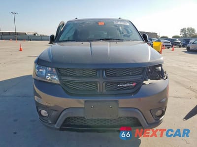 Piąte zdjęcie samochodu w środku: 2019 DODGE JOURNEY SE VIN:3C4PDCBB8KT835370 - miniatura