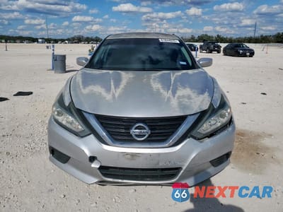 Piąte zdjęcie samochodu w środku: 2017 NISSAN ALTIMA 2.5 VIN:1N4AL3AP1HN355188 - miniatura