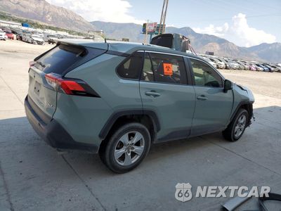 Trzecie zdjęcie samochodu z tyłu: 2020 TOYOTA RAV4 XLE VIN:JTMW1RFV4LD521993 - miniatura