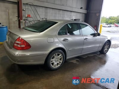 Trzecie zdjęcie samochodu z tyłu: 2004 MERCEDES-BENZ E 320 4MATIC VIN:WDBUF82JX4X164355 - miniatura