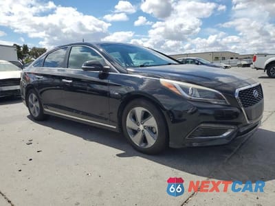 Czwarte zdjęcie samochodu z boku: 2016 HYUNDAI SONATA HYBRID VIN:KMHE34L16GA019158 - miniatura