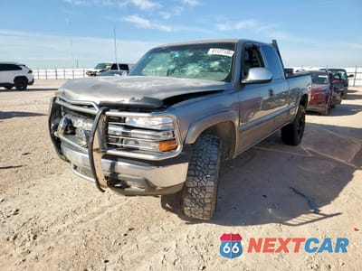 2000 CHEVROLET SILVERADO K1500 1GCEK19T1YZ332748 - główne zdjęcie licytacji z USA - miniatura