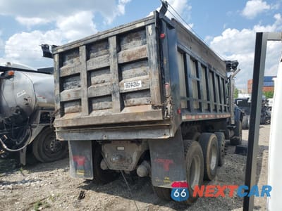 Czwarte zdjęcie samochodu z boku: 2005 INTERNATIONAL 7600 DUMP TRUCK VIN:1HTWYSBT05J006794 - miniatura