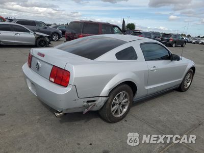 Trzecie zdjęcie samochodu z tyłu: 2005 FORD MUSTANG VIN:1ZVFT80N255238368 - miniatura