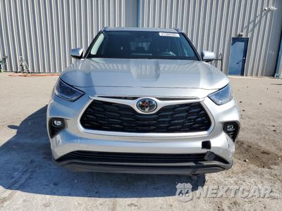Piąte zdjęcie samochodu w środku: 2021 TOYOTA HIGHLANDER XLE VIN:5TDHZRAH6MS089528 - miniatura