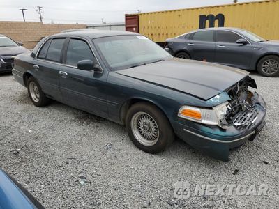 Czwarte zdjęcie samochodu z boku: 1998 FORD CROWN VICTORIA LX VIN:2FAFP74W1WX172857 - miniatura