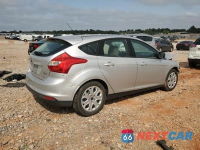 Trzecie zdjęcie samochodu z tyłu: 2012 FORD FOCUS SE VIN:1FAHP3K26CL435113 - miniatura