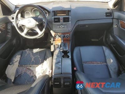 Zdjęcie 8 z 12 samochodu: 2011 MERCEDES-BENZ C 300 4MATIC VIN:WDDGF8BB5BR156646 - miniatura