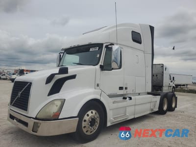 Drugie zdjęcie samochodu z przodu: 2015 VOLVO VN VNL - TRUCKS SEMI TRUCK VIN:4V4NC9EH9FN917244 - miniatura