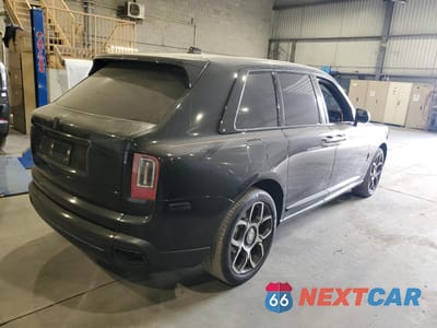 Trzecie zdjęcie samochodu z tyłu: 2022 ROLLS-ROYCE CULLINAN BLACK BADGE VIN:SLATV8C00NU209870 - miniatura