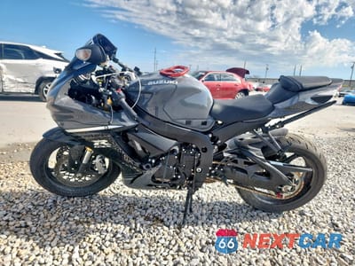 Trzecie zdjęcie samochodu z tyłu: 2025 SUZUKI GSX-R750 VIN:JS1GR7MA4S7101711 - miniatura