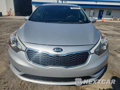 Piąte zdjęcie samochodu w środku: 2016 KIA FORTE LX VIN:KNAFK4A65G5569919 - miniatura