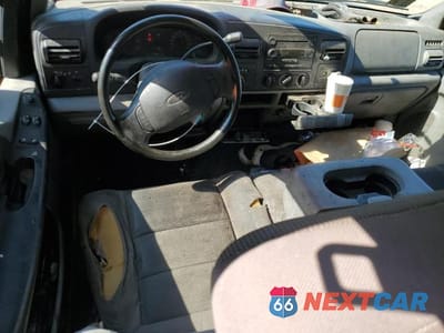 Zdjęcie 8 z 12 samochodu: 2005 FORD F250 SUPER DUTY VIN:1FTSX21525EA82771 - miniatura
