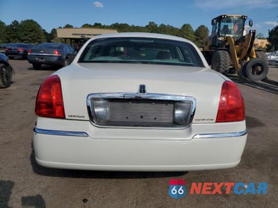 Zdjęcie 6 z 12 samochodu: 2006 LINCOLN TOWN CAR SIGNATURE LIMITED VIN:1LNHM82W46Y629306 - miniatura