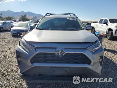Piąte zdjęcie samochodu w środku: 2020 TOYOTA RAV4 XLE VIN:2T3RWRFV2LW057636 - miniatura