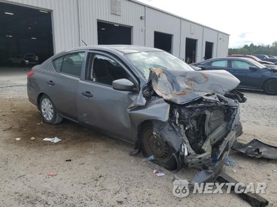Czwarte zdjęcie samochodu z boku: 2016 NISSAN VERSA S VIN:3N1CN7AP5GL854727 - miniatura