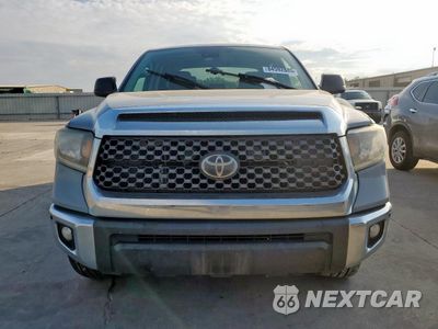 Piąte zdjęcie samochodu w środku: 2020 TOYOTA TUNDRA CREWMAX SR5 VIN:5TFDY5F18LX880044 - miniatura