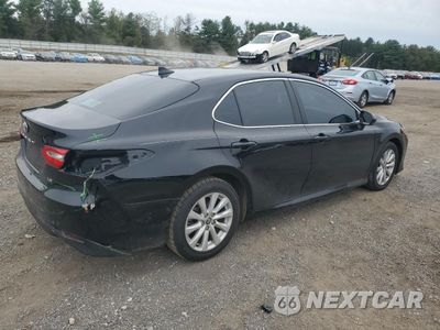 Trzecie zdjęcie samochodu z tyłu: 2020 TOYOTA CAMRY LE VIN:4T1C11AK6LU990063 - miniatura