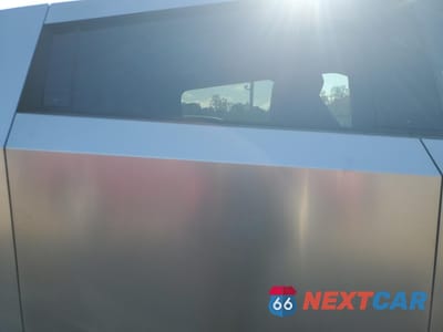 Zdjęcie 11 z 13 samochodu: 2024 TESLA CYBERTRUCK VIN:7G2CEHED5RA032007 - miniatura