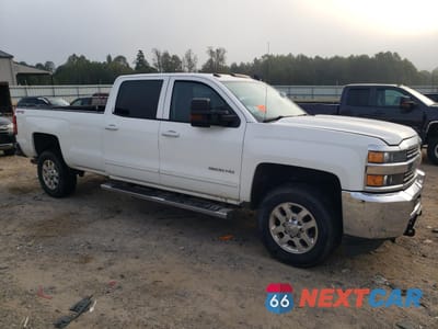 Czwarte zdjęcie samochodu z boku: 2015 CHEVROLET SILVERADO K3500 LT VIN:1GC4KZCG3FF655767 - miniatura