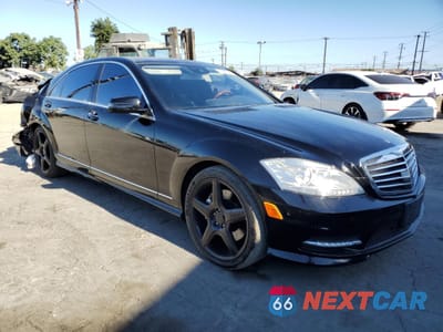 Czwarte zdjęcie samochodu z boku: 2013 MERCEDES-BENZ S 550 VIN:WDDNG7DB6DA534874 - miniatura