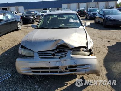 Piąte zdjęcie samochodu w środku: 1999 TOYOTA CAMRY CE VIN:4T1BG22K5XU881095 - miniatura