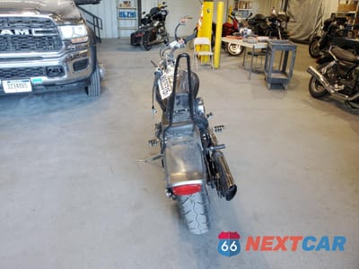 Czwarte zdjęcie samochodu z boku: 2005 YAMAHA XVS1100 A VIN:JYAVP11E35A077198 - miniatura