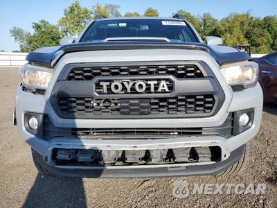 Piąte zdjęcie samochodu w środku: 2018 TOYOTA TACOMA DOUBLE CAB VIN:5TFCZ5AN5JX136854 - miniatura