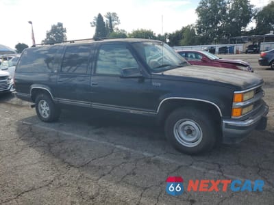 Czwarte zdjęcie samochodu z boku: 1994 CHEVROLET SUBURBAN C1500 VIN:1GNEC16K6RJ442470 - miniatura