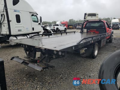 Trzecie zdjęcie samochodu z tyłu: 2019 FORD F550 SUPER DUTY VIN:1FDUF5GTXKEC17683 - miniatura