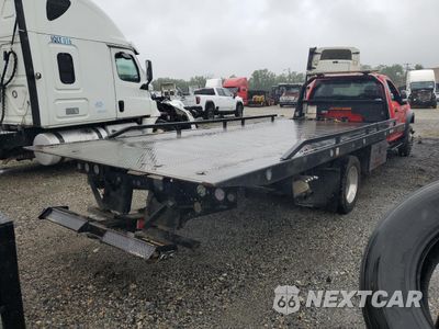 Trzecie zdjęcie samochodu z tyłu: 2019 FORD F550 SUPER DUTY VIN:1FDUF5GTXKEC17683 - miniatura