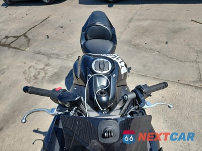 Piąte zdjęcie samochodu w środku: 2025 KAWASAKI EX650 R VIN:ML5EXER11SDAF6513 - miniatura