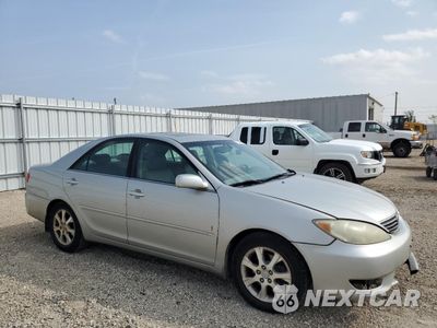 Czwarte zdjęcie samochodu z boku: 2005 TOYOTA CAMRY LE VIN:4T1BF30K85U089967 - miniatura