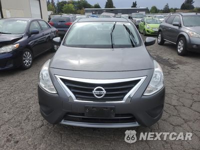 Piąte zdjęcie samochodu w środku: 2017 NISSAN VERSA S VIN:3N1CN7AP9HL847233 - miniatura