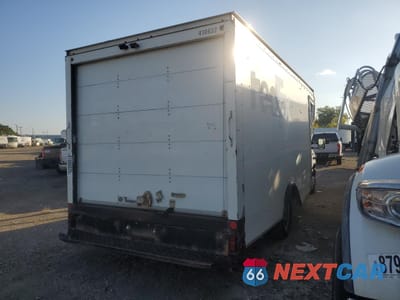 Trzecie zdjęcie samochodu z tyłu: 2018 FORD ECONOLINE E350 SUPER DUTY CUTAWAY VAN VIN:1FDWE3F64JDC37668 - miniatura