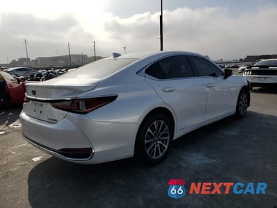 Trzecie zdjęcie samochodu z tyłu: 2022 LEXUS ES 300H BASE VIN:58ACA1C14NU023113 - miniatura