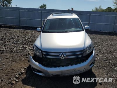 Piąte zdjęcie samochodu w środku: 2016 VOLKSWAGEN TIGUAN S VIN:WVGBV7AX8GW508573 - miniatura